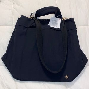 Lululemon on my level bag